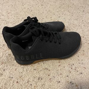 women’s no bull outwork. color black gum.great condition. only worn twice
